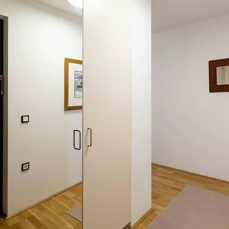 Barrierfree 3-room-flat Top2 * Salzburg